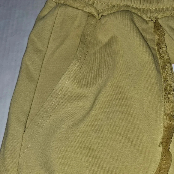 Gilli distressed‎ hem mustard colored lounge women shorts SZ Small - Picture 5 of 14